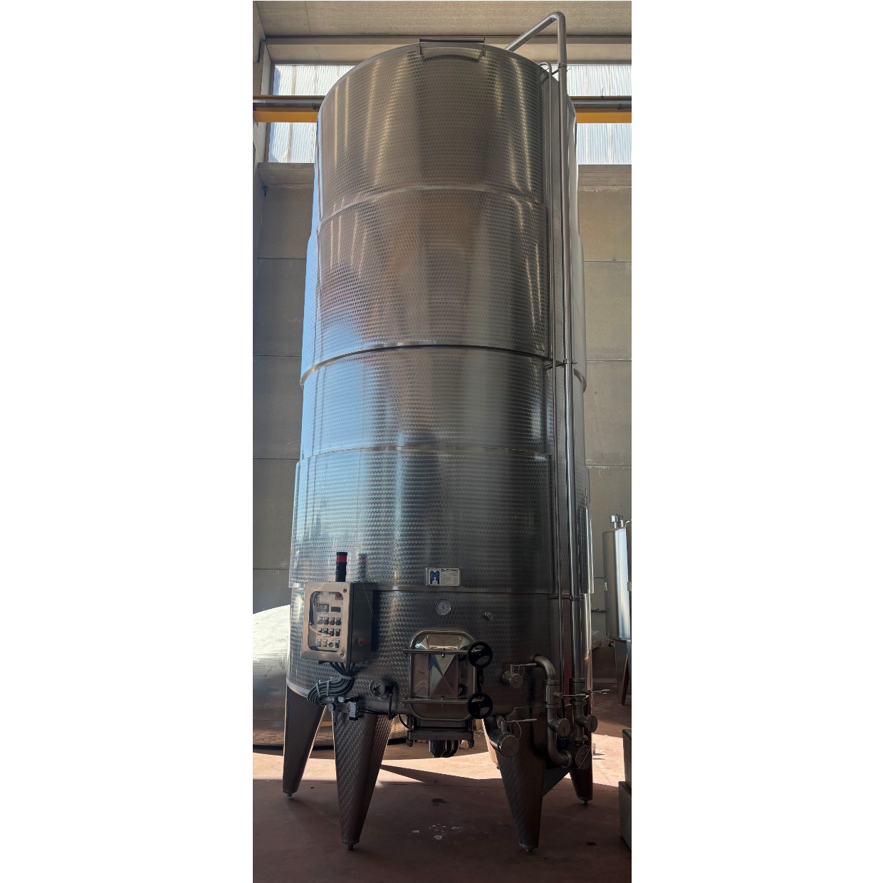 N.3 Vinificatore a scarico automatico 247hl